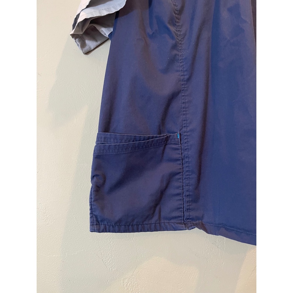 Butter-Soft Stretch Scrub Top Womens 2X Navy Blue Grey Colorblock V-Neck Pockets - Picture 5 of 11